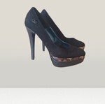 Byblos suede pumps size 35 like new, black
