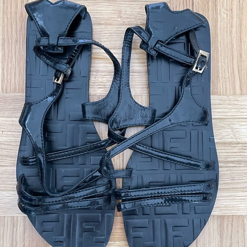 Fendi black sandals size 37 like new
