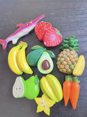 Fridge magnets like new, assorted fruit and vegetable shapes