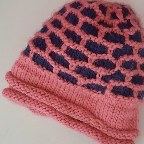 Women's knitted winter hat like new, pink and purple