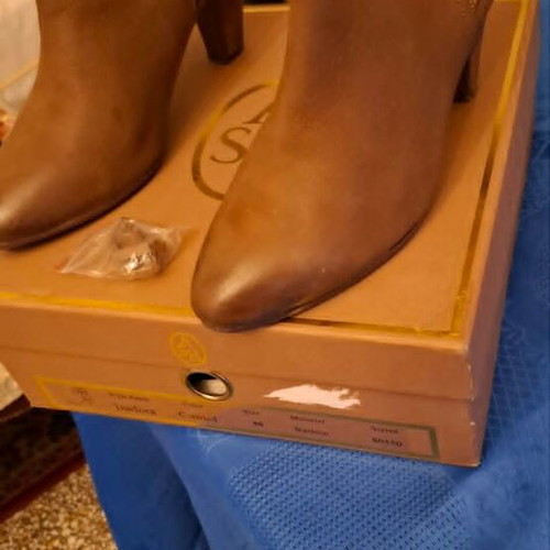 Ash ankle boots size 40 like new, brown with heels