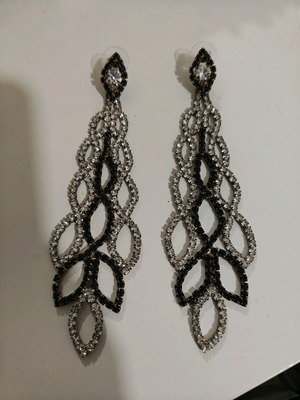 Σκουλαρίκια με στρασάκια σαν καινούργια, μαύρο και άσπρο