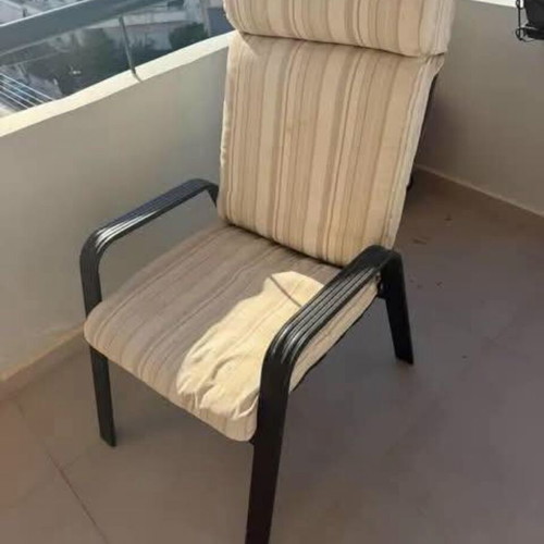 Garden table 1.53x98 with 3 chairs like new