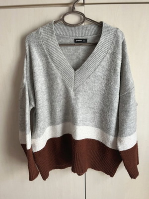 Stradivarius sweater like new, loose fit, size M