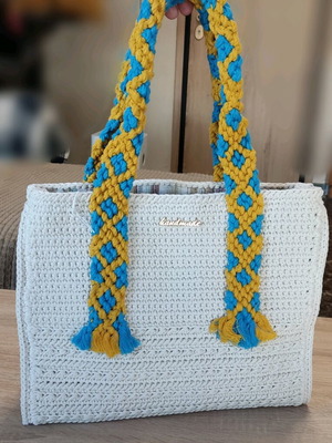 Knitted shoulder bag with colorful macrame handles new