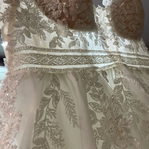 Wedding dress like new with veil and bustle, sizes M and L, white and silver
