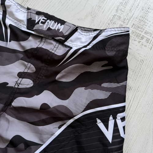 Venum Fight Shorts original MMA Muay Thai Kickboxing new, size M