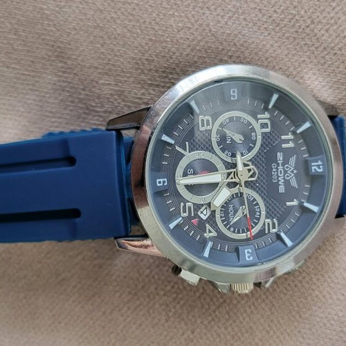 Men's wristwatch like new with blue silicone strap