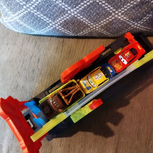 Macqueen racetrack with 3 metal cars like new