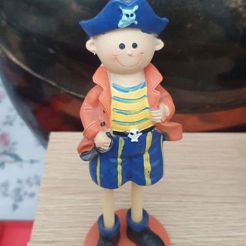 Pirate and pirate girl ceramic figures, 16 cm