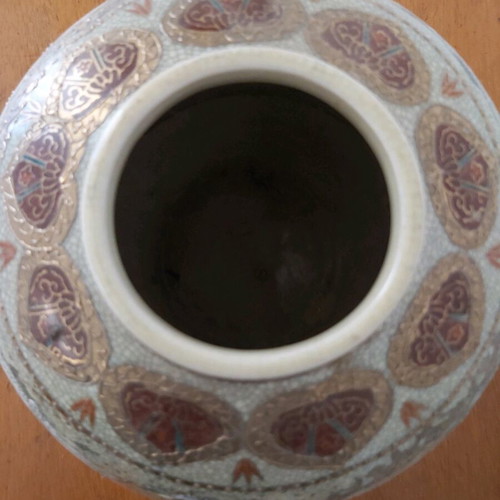 Chinese handmade vase in excellent condition