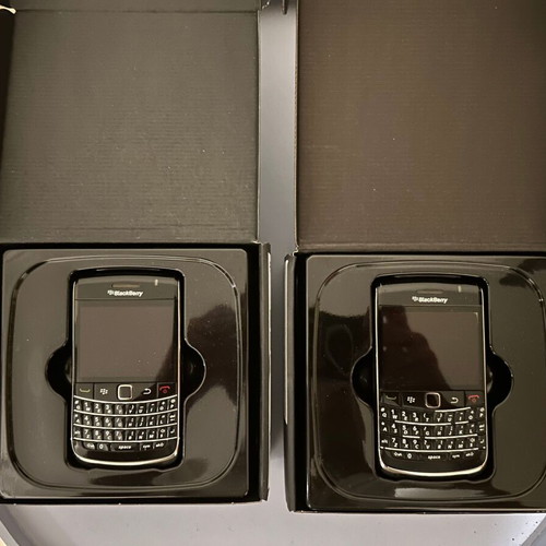 Blackberry Bold 9700 phones used, set of 2 with boxes