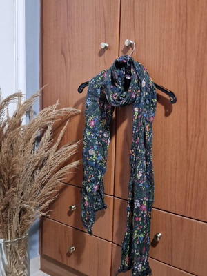 Floral scarf used