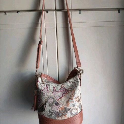 Lucy World women's bag like new, shoulder or hand, beige multicolor