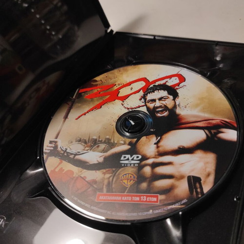 300 DVD like new with Greek subtitles and extra features