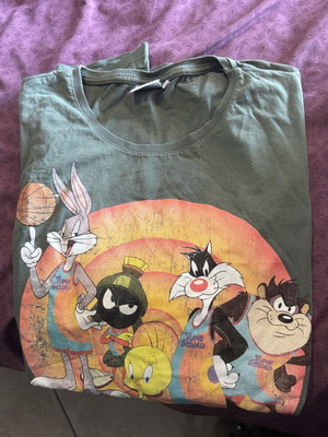 Looney Tunes T-shirt used, size XL, green, Bershka