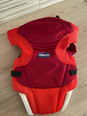 Chicco baby carrier like new, red color