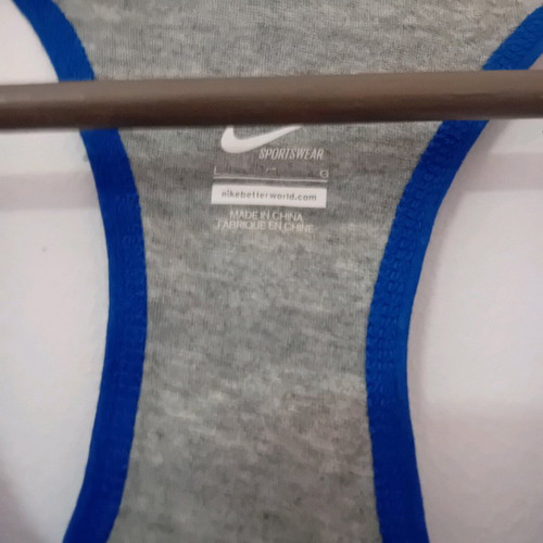 Nike sleeveless t-shirt large like new
