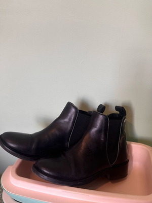 Pepe Jeans women's boots used, size 36, black