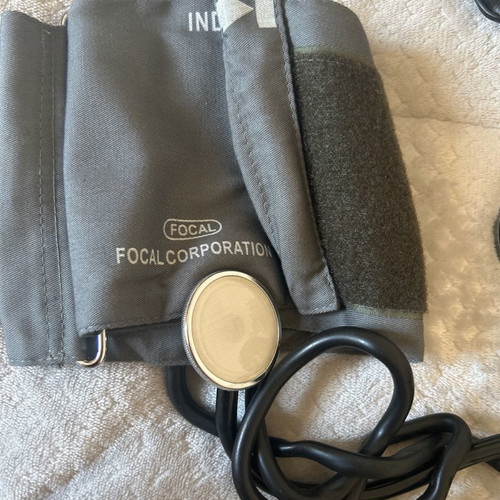 Analog arm blood pressure monitor with stethoscope Focal like new