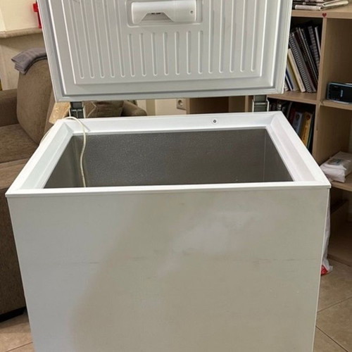 Zanussi ZFC623WAP Chest Freezer like new 213 liters