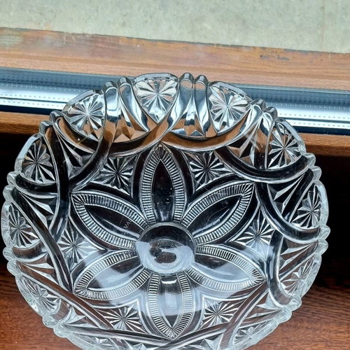 Crystal fruit bowl like new, 90 years old