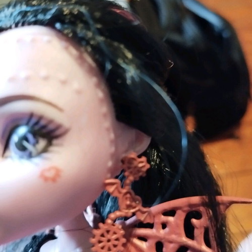 Monster High earrings for Dracubecca doll like new