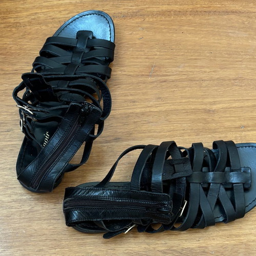 CafeNoir black leather sandals size 40 like new