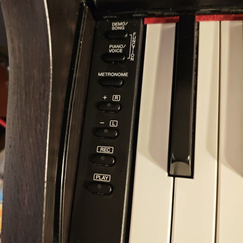 Yamaha YDP-163R Digital Piano and Rosewood Yamaha B1-R Piano Bench like new