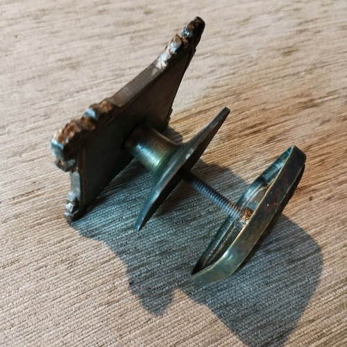 Bronze door knob like new, solid