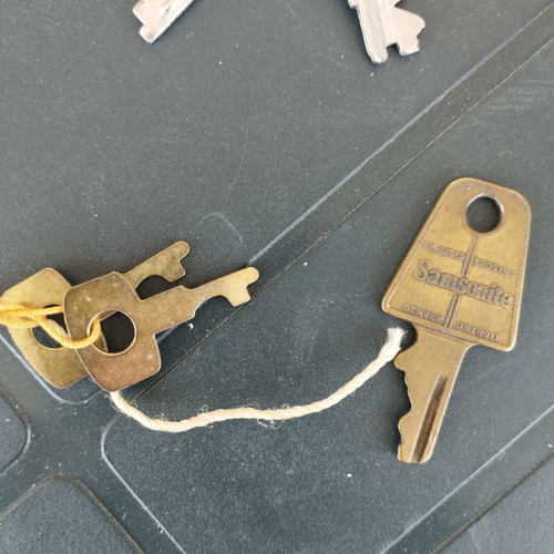 Vintage small keys like new, pack of 60 pieces