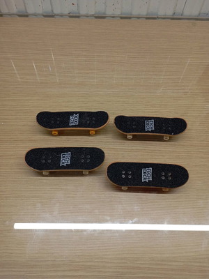 Mini skateboards like new, set of 4 pieces