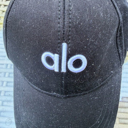 Alo Yoga Jockey Hat like new, one size, black and white
