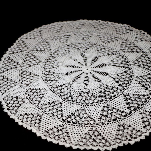 Embroidery set of 2 pieces with crochet used, 29 cm diameter