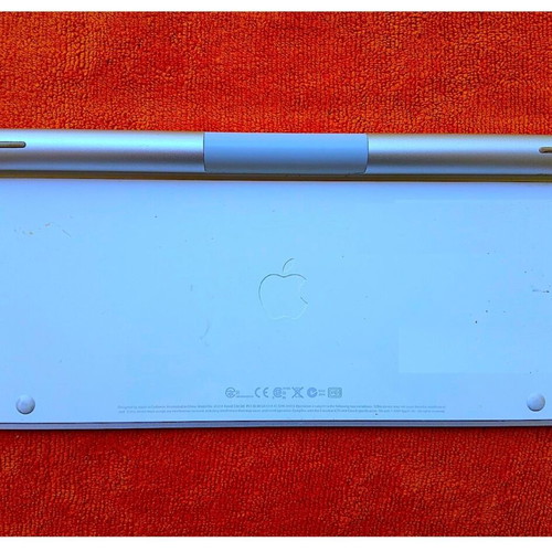 Apple Magic Keyboard A1314 used with defect for parts