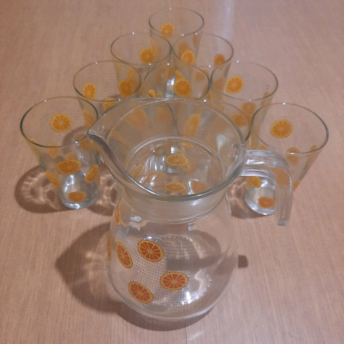 Duroglass pitcher and 10 glasses set like new