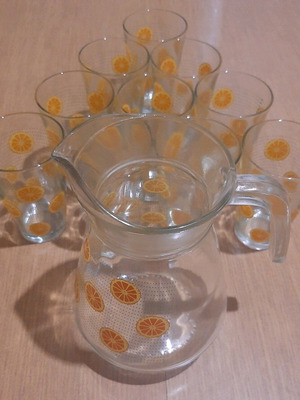 Duroglass pitcher and 10 glasses set like new