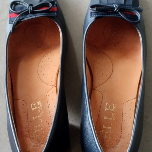 Elle blue anatomical leather women's shoes size 37 like new