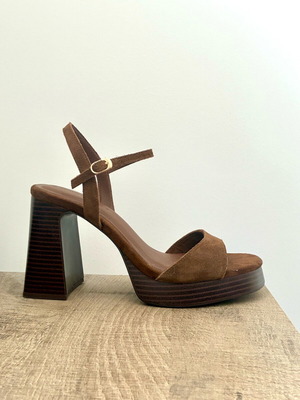Leather sandals with heel and platform, like new, size 39, brown