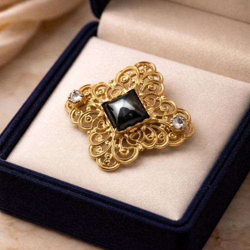 Vintage Atelier brooch used with black stone and gold decoration