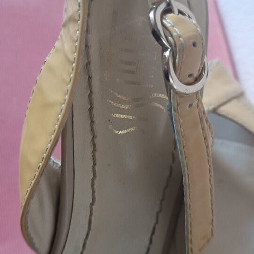 Esthissis sandals used, handmade no 39, beige patent leather