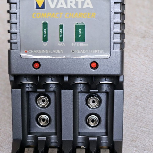 Varta rechargeable battery charger like new for AA, AAA, 9V