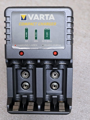 Varta rechargeable battery charger like new for AA, AAA, 9V
