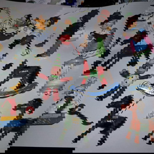 Ξύλινες μινιατούρες στολίδια Χριστουγέννων δεκαετίας 80 μεταχειρισμένες, 30+ τεμάχια