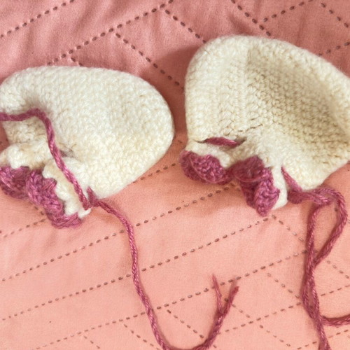 Knitted baby shoes new for infant