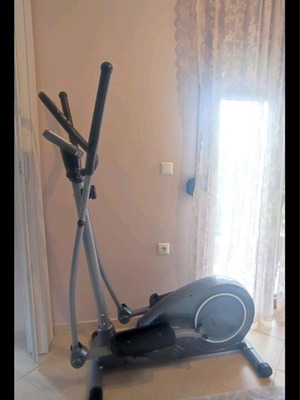 Elliptical trainer like new with LCD screen and magnetic resistance