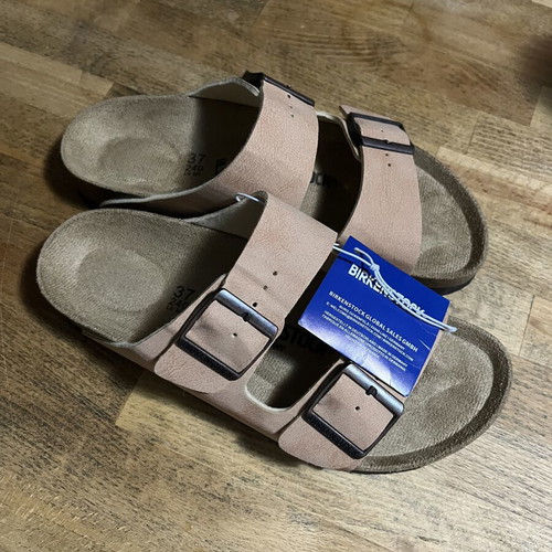 Birkenstock sandals size 37 narrow, new with tags, cream color