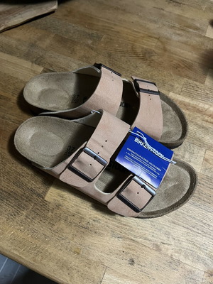 Birkenstock sandals size 37 narrow, new with tags, cream color