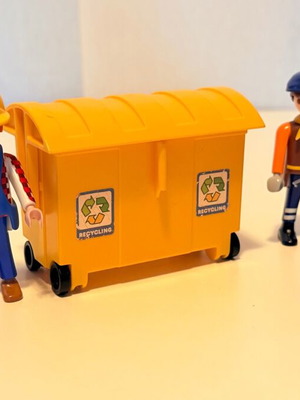 Playmobil yellow and blue trash bins with 3 figures like new