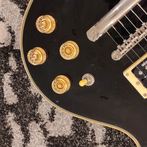 Washburn WI66 PRO electric guitar like new with case and Ernie Ball strings